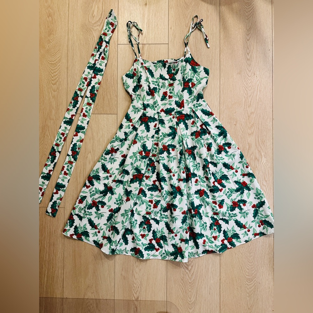 😍🎄 NWT Retro 60’s Holly Dress 👗👌🏼💖🎄😍
Size S/M Amazing on! 🤩 Holiday SuperStar! - Picture 2 of 8